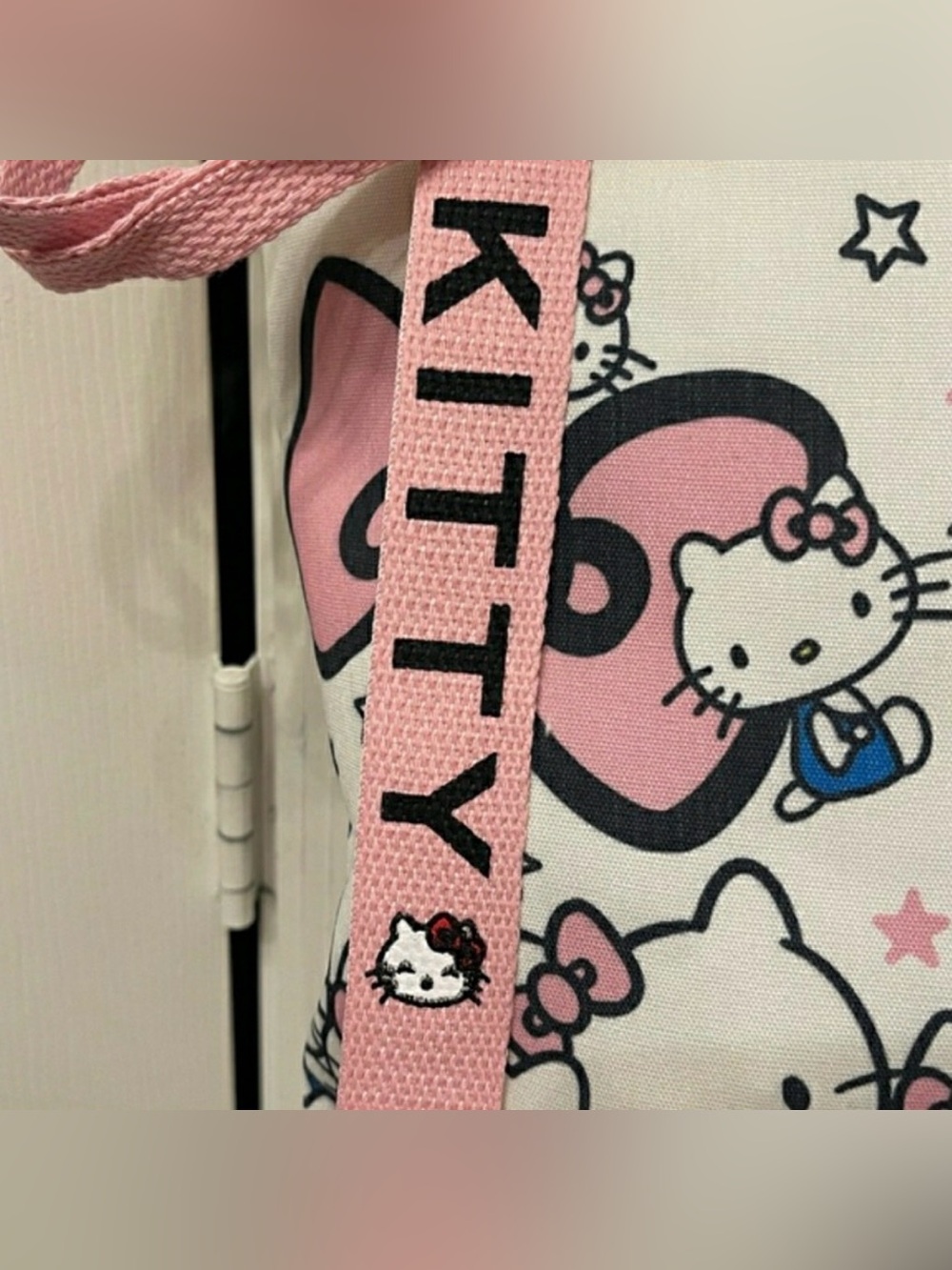 Hello Kitty Large Canvas Tote Bag Hi I'm Hello Kitty' Zip Closure Pink Cream NWT - Picture 2 of 6
